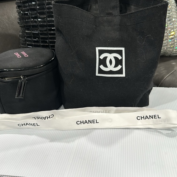 Bags and Ribbon - Picture 10 of 14